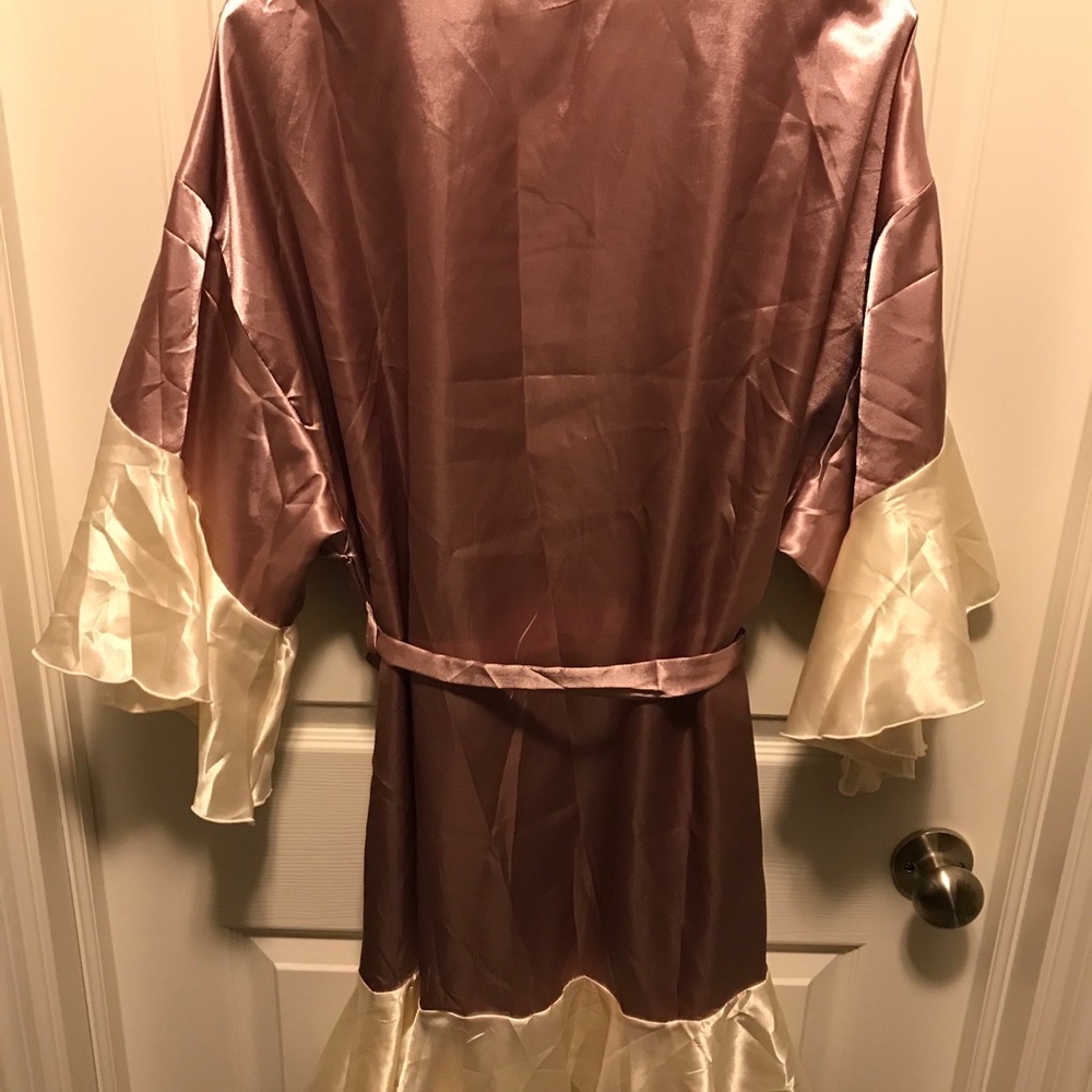 Viola Van Color Block Ruffle Sleeve Faux Silk Robe - Picture 5 of 6